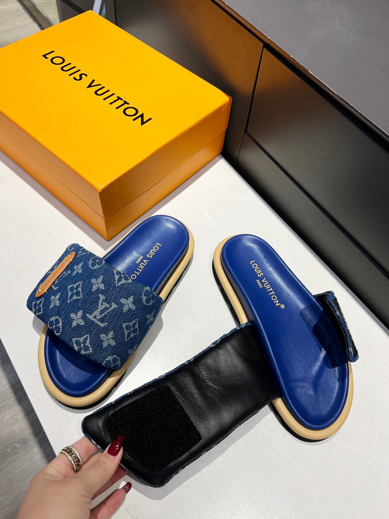 Louis Vuitton Slippers